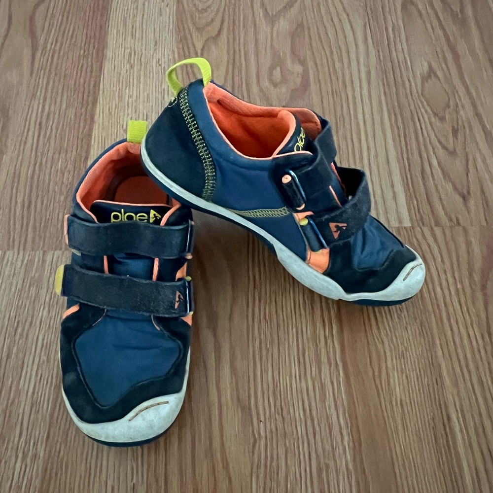 Plae Ty Navy/Orange Sneaker Shoes Little Boy Size 13.5 + 4 extra self fasteners